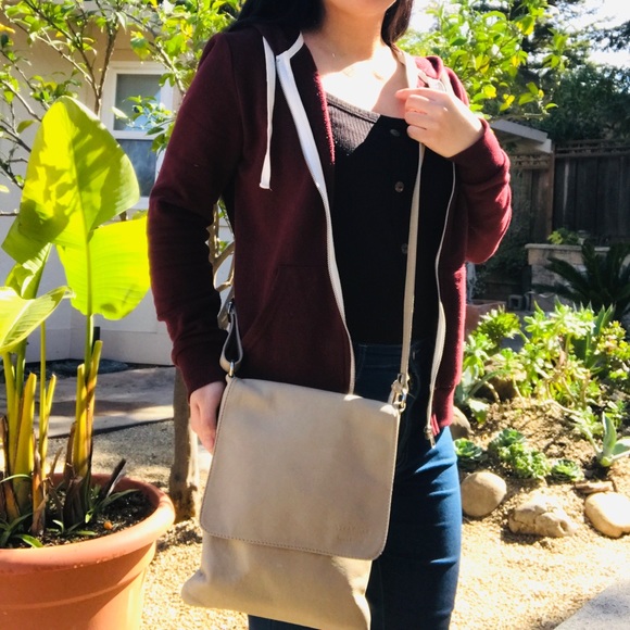 Vintage Tan Crossbody - Picture 2 of 2